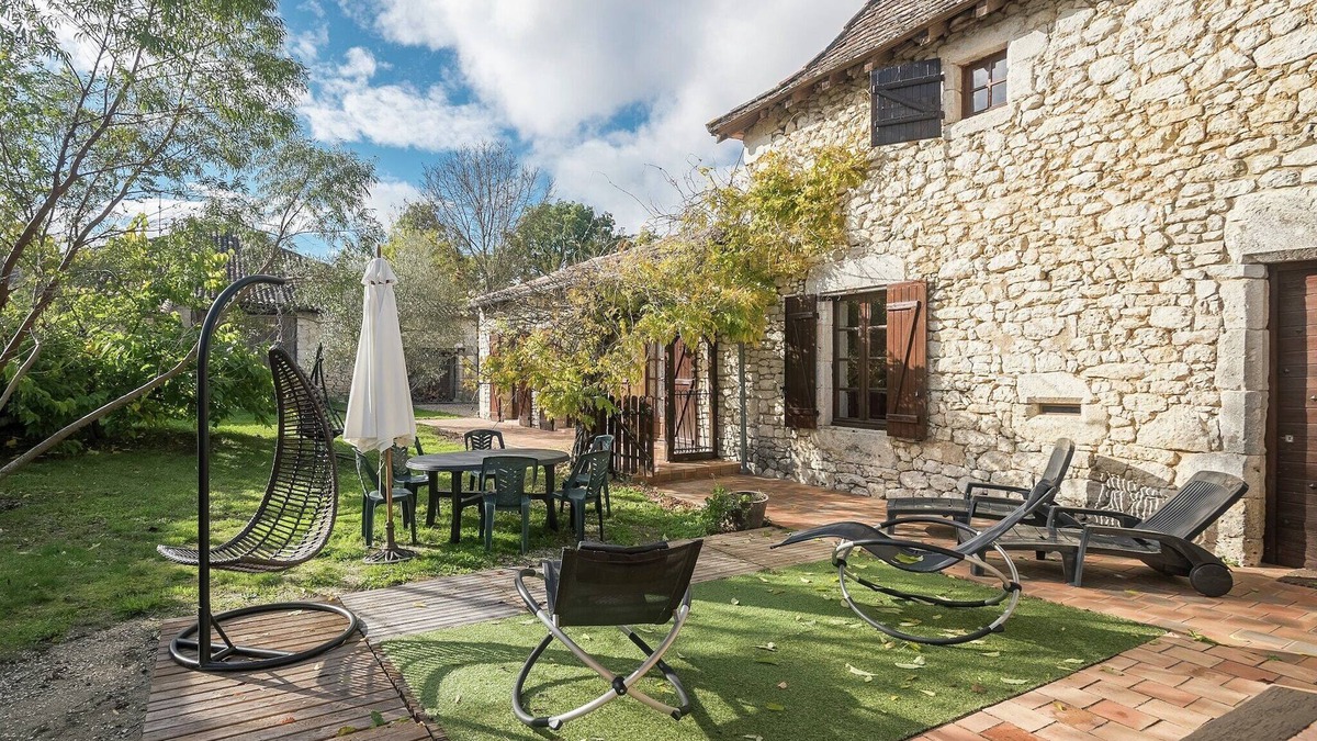 Bouniagues House | Holiday Home in Bouniagues with Pool