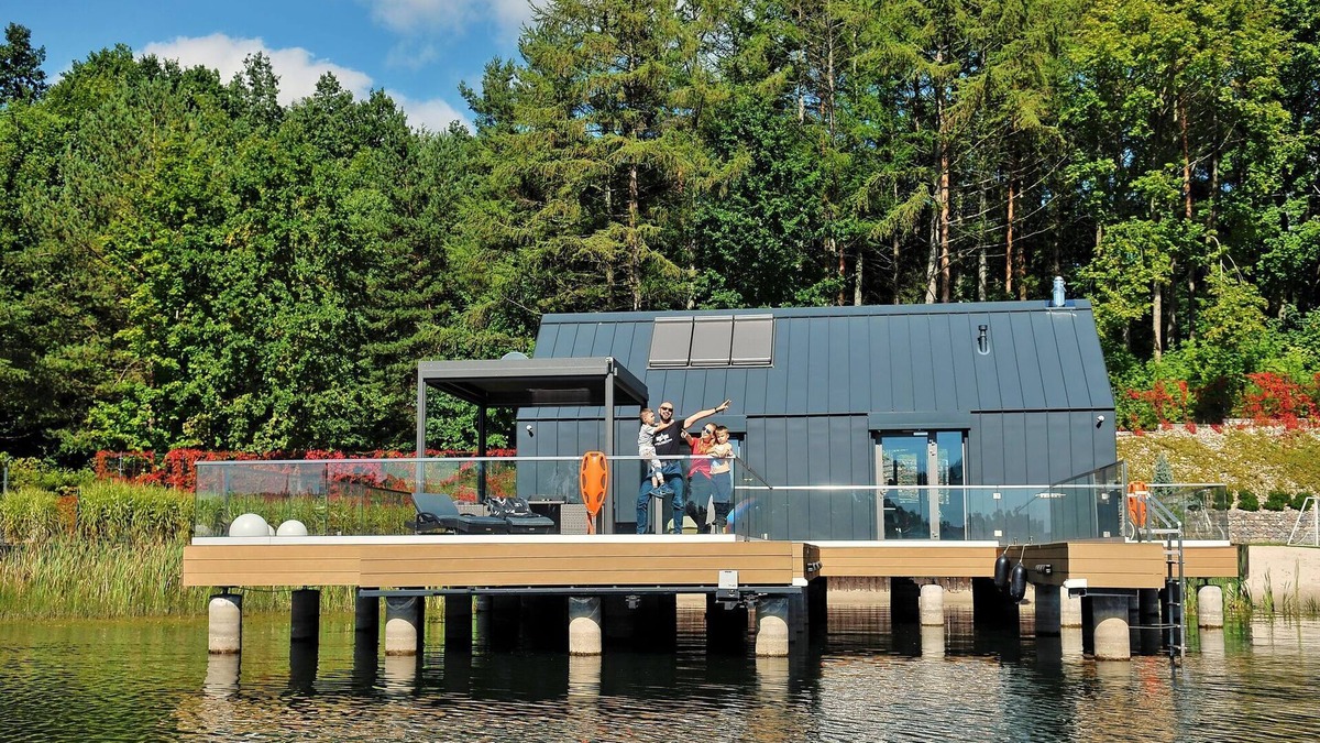 Bytow House | Holiday Home in Bytów by Private Lake