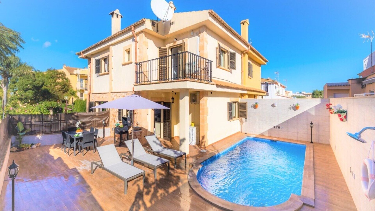 Can Picafort House | Holiday Home in Can Picafort with Pool