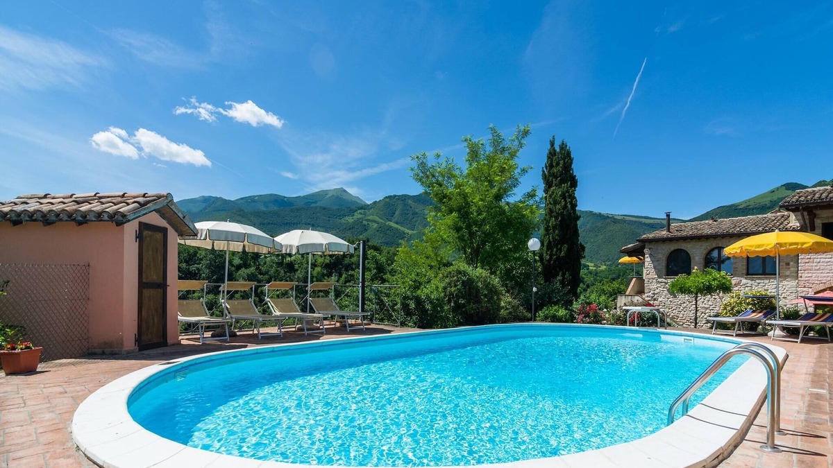 Cagli House | Holiday Home in Cagli with Pool Views