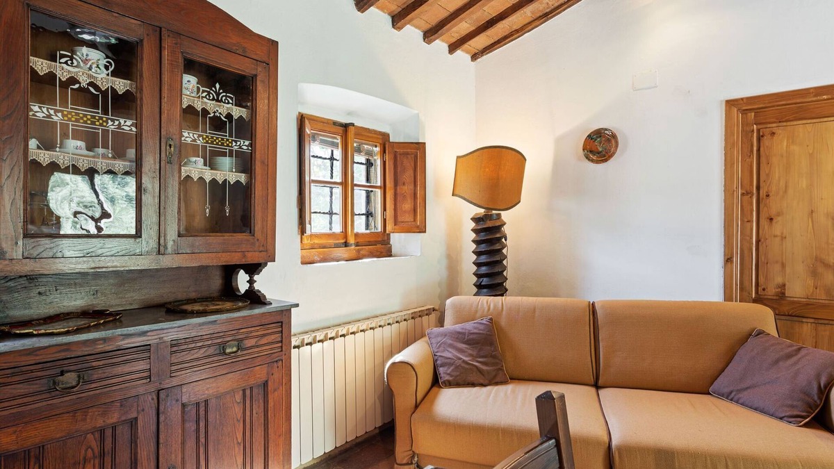 Riccio House | Holiday Home in Cortona with Lake Views