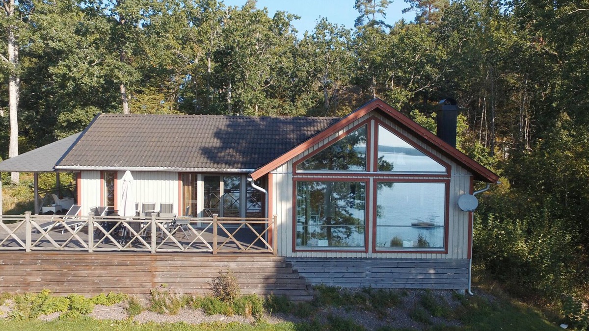 Dalskog House | Holiday home in Dalskog with a panoramic lake view | SE17006