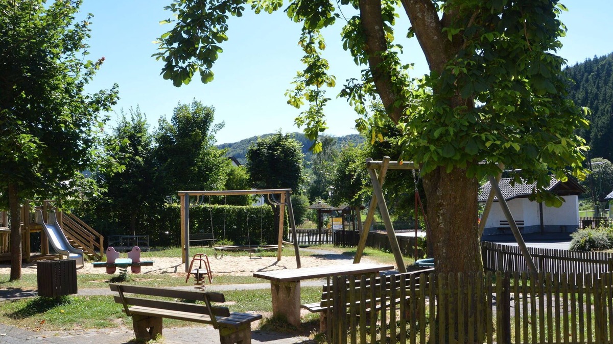 Densborn House | Holiday home in Densborn with garden