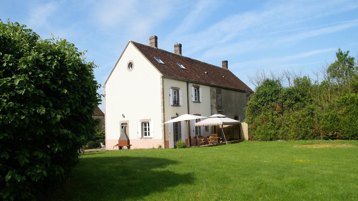 Diges House | Holiday Home in Diges with Garden & Cycling