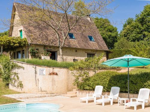 Thenon House | Holiday Home in Dordogne with Pool