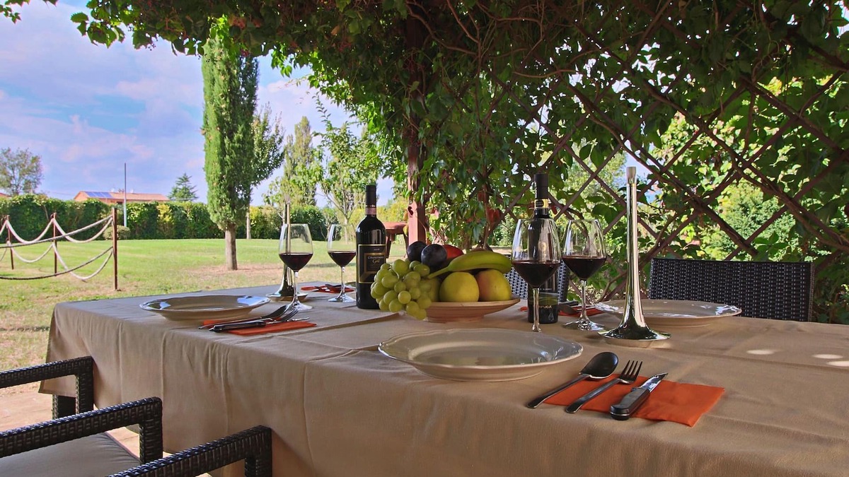 Foligno House | Holiday Home in Foligno with Pool & Garden