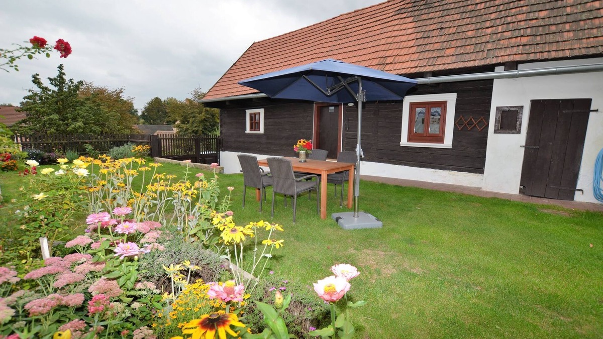 Petrohrad House | Holiday Home in Forest with Private Pool