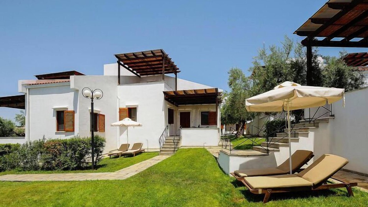 Gerakini House | Holiday home in Gerakini with a balcony or terrace