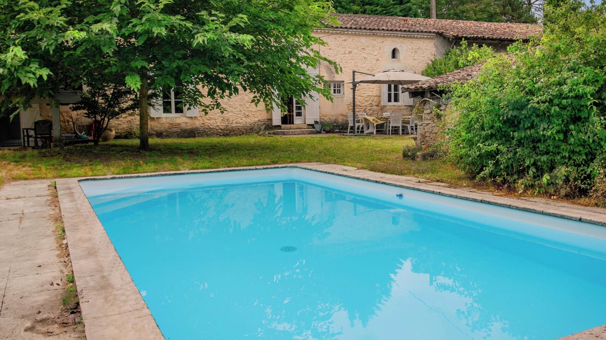 Leogeats House | Holiday home in Gironde with a private pool