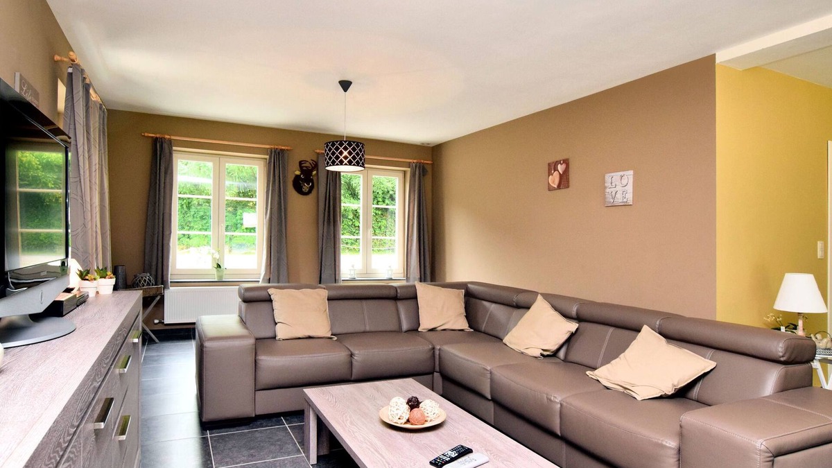 Hastiere-Lavaux House | Holiday home in Hastiere near forest