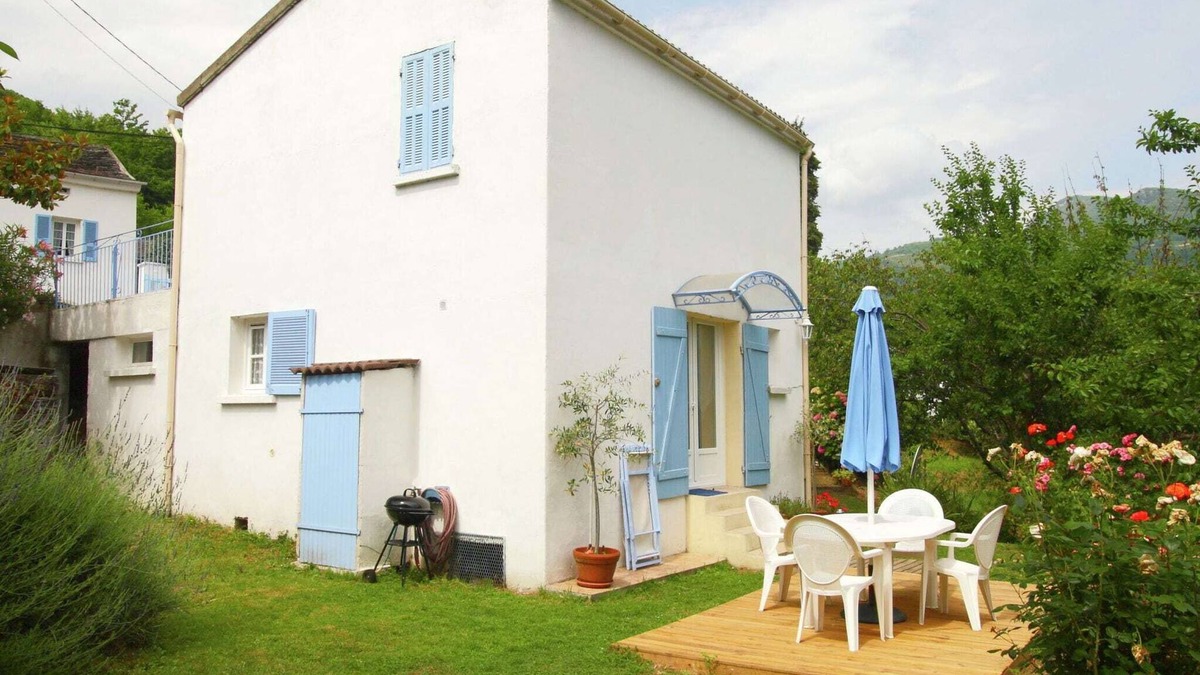 Taglio-Isolaccio House | Holiday Home in Hauta-Corse by River & Beach