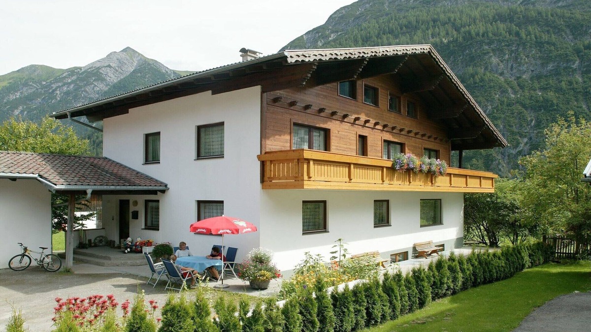 Holzgau House | Holiday Home in Holzgau near Snowworld Ski Area