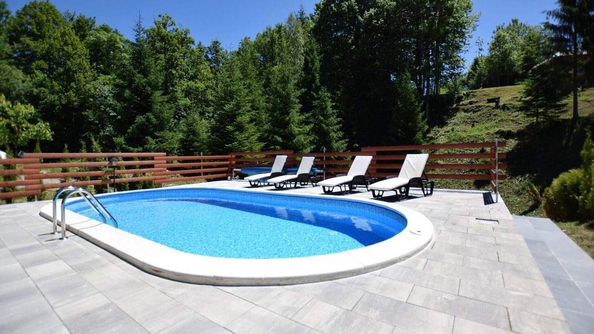 Brod Moravice House | Holiday Home in Brod Moravice with Pool