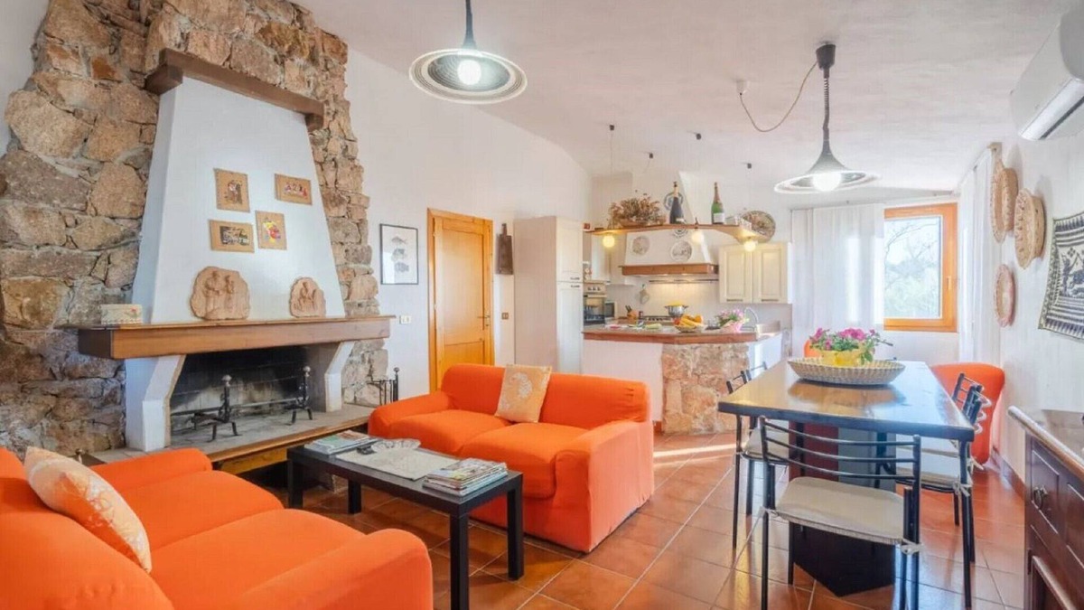 Paduledda House | Holiday Home in Isola Rossa near Cala Canneddi