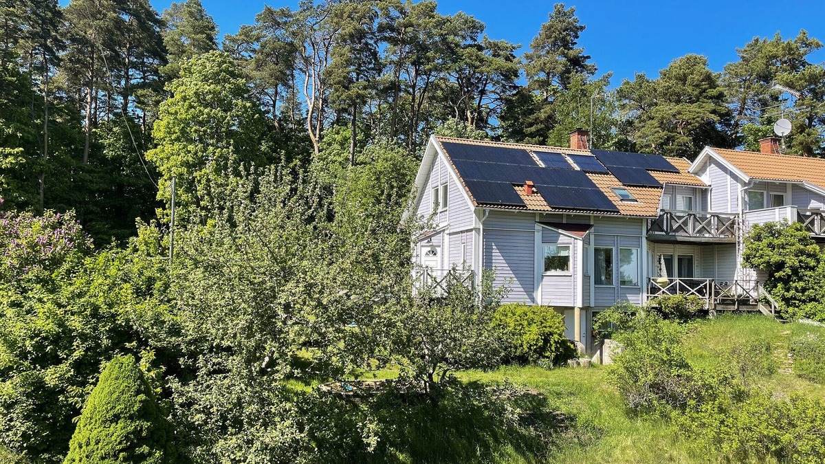 Jarna Ski Chalet | Holiday Home in Järna with fantastic views | SE13011