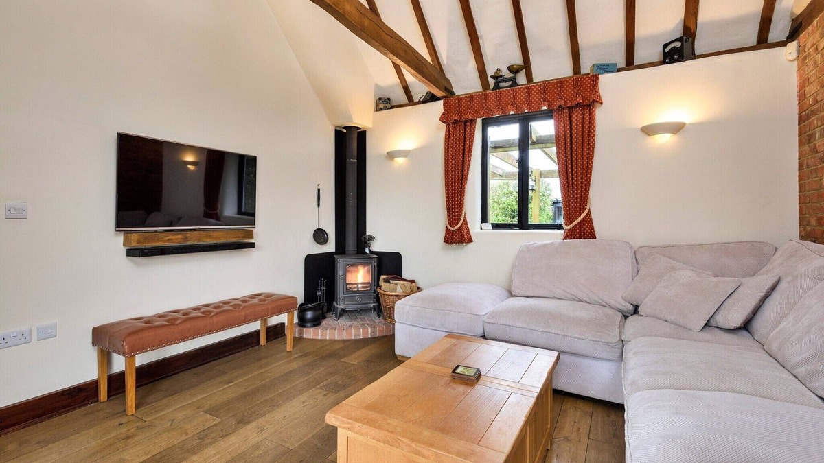 Faversham Cottage | Holiday Home in Kent near Scenic Parks
