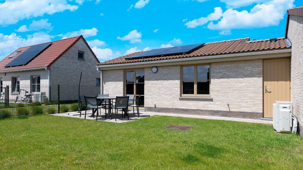 Koksijde House | Holiday Home in Koksijde with Private Garden