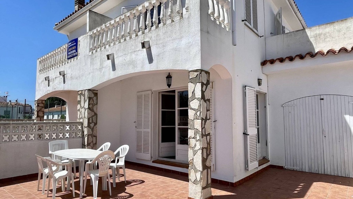 L'Escala Apartment | Holiday Home in L'Escala by the Beach