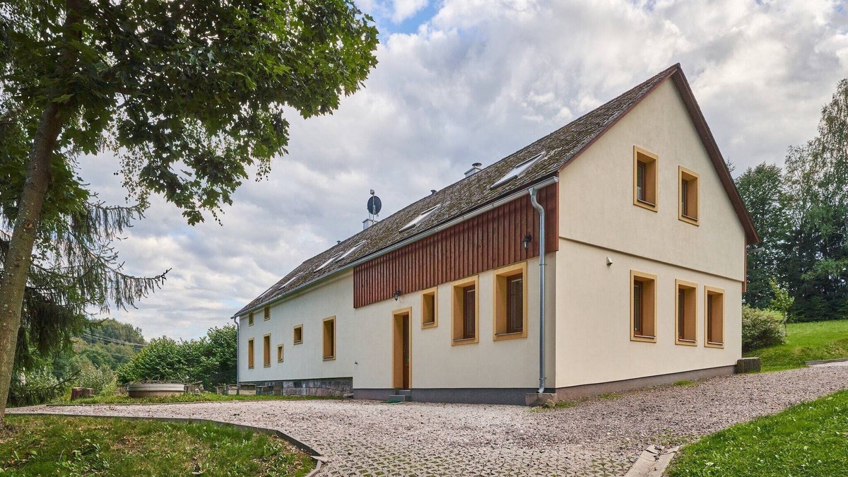 Lampertice House | Holiday Home in Lampertice with Swimming Pool