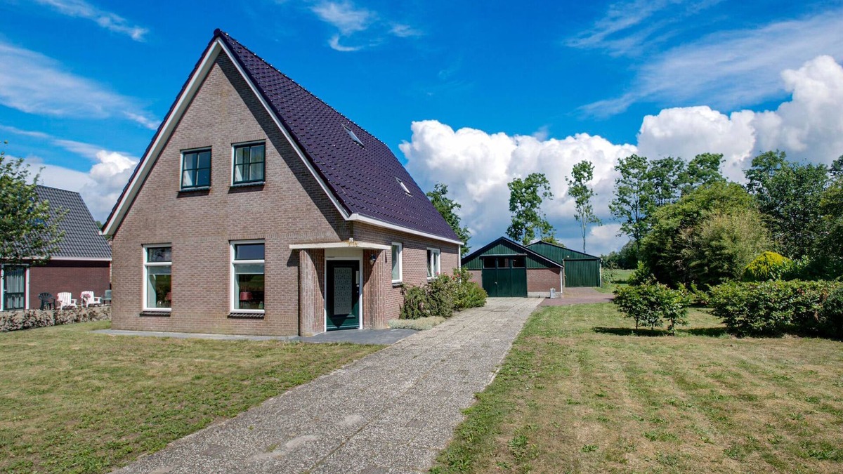 Langezwaag House | Holiday Home in Langezwaag with terrace
