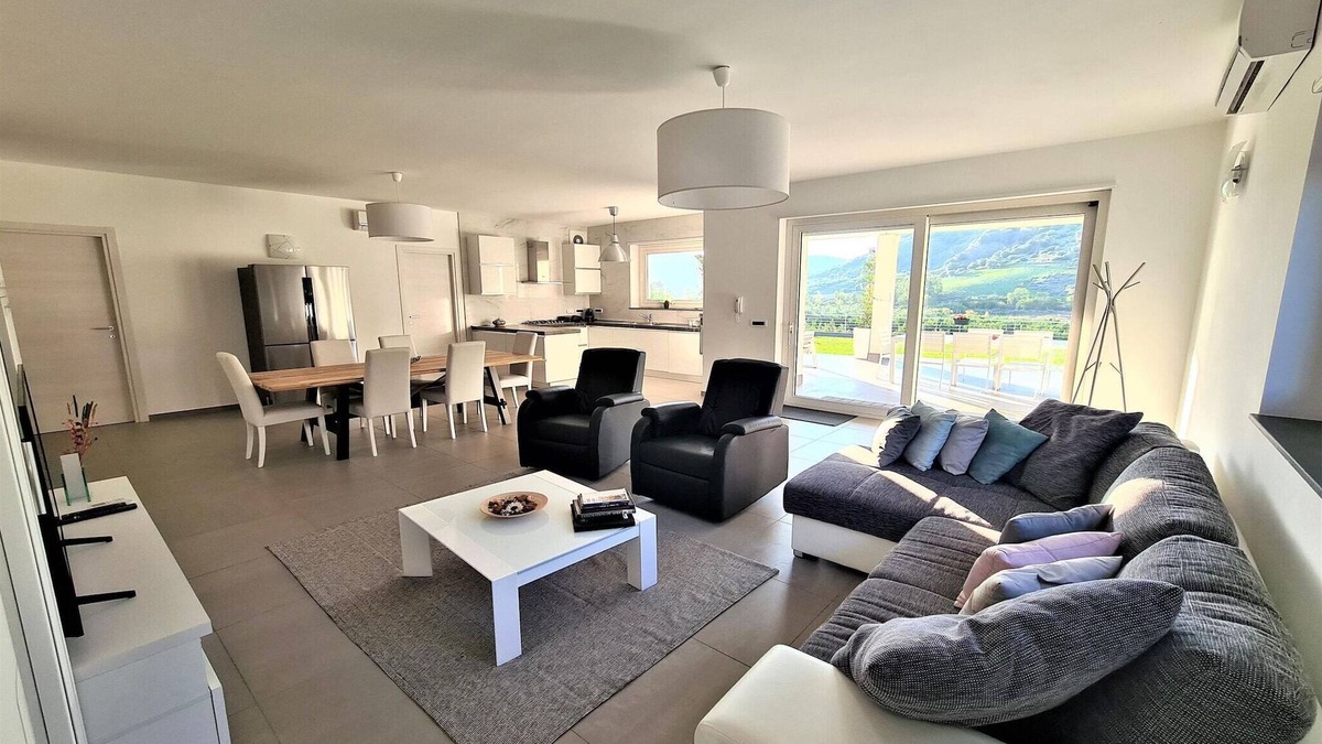Leonforte House | Holiday Home in Leonforte with Private Pool