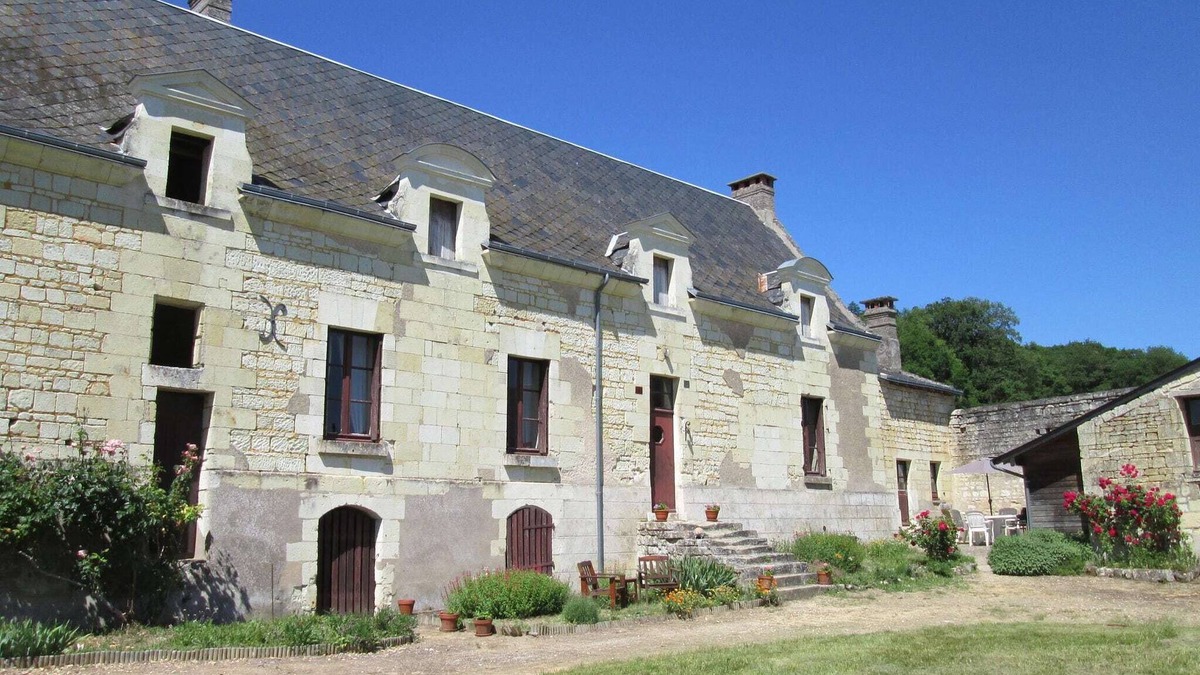 Lerne House | Holiday Home in Lerné with Garden