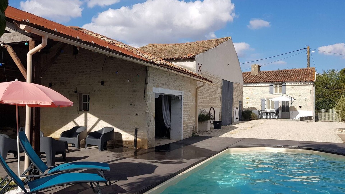 Loubigne House | Holiday Home in Loubigné with Pool & Terrace