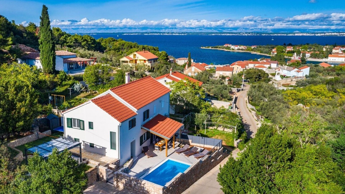 Lukoran House | Holiday Home in Lukoran with Seaview, Terrace, Air condition, WIFI (4200-1)