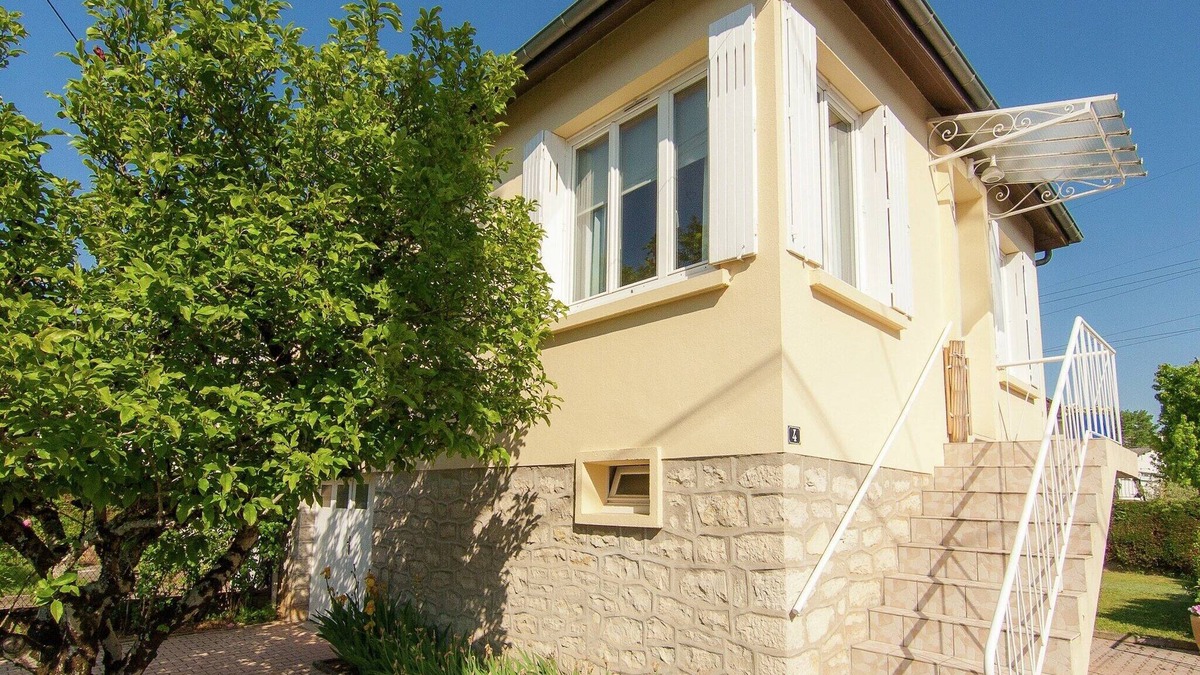 Malemort-sur-Correze House | Holiday Home in Malemort with Private Garden