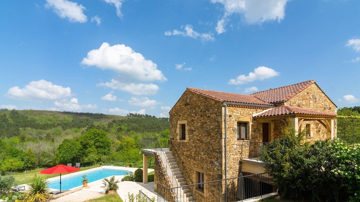 Mazeyrolles House | Holiday Home in Mazeyrolles with Pool