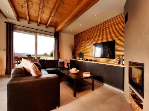 Nadrin House | Holiday Home in Nadrin Filly with Garden