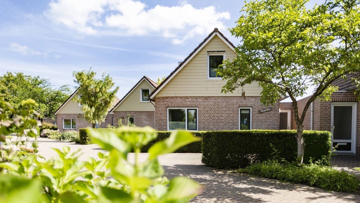 Plasmolen House | Holiday Home in Netherlands with Private Garden