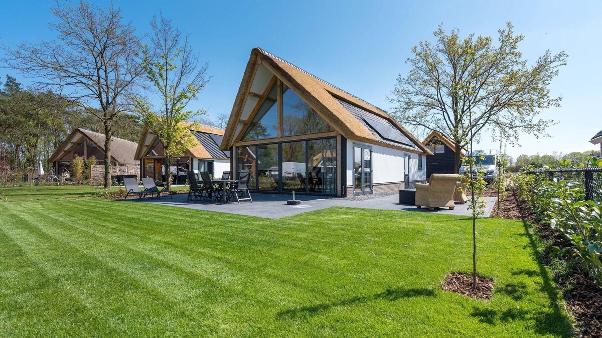 Baarle-Nassau House | Holiday Home in Netherlands Pond View