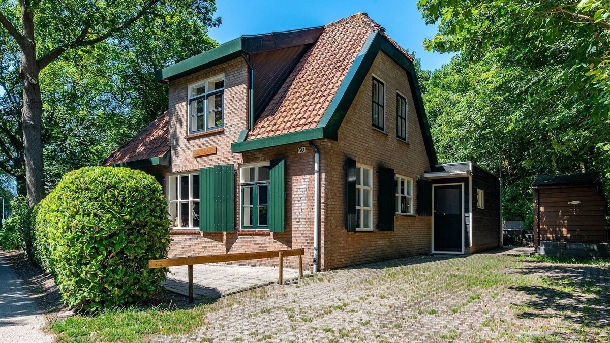 Breezand House | Holiday Home in Vrouwenpolder near Beach