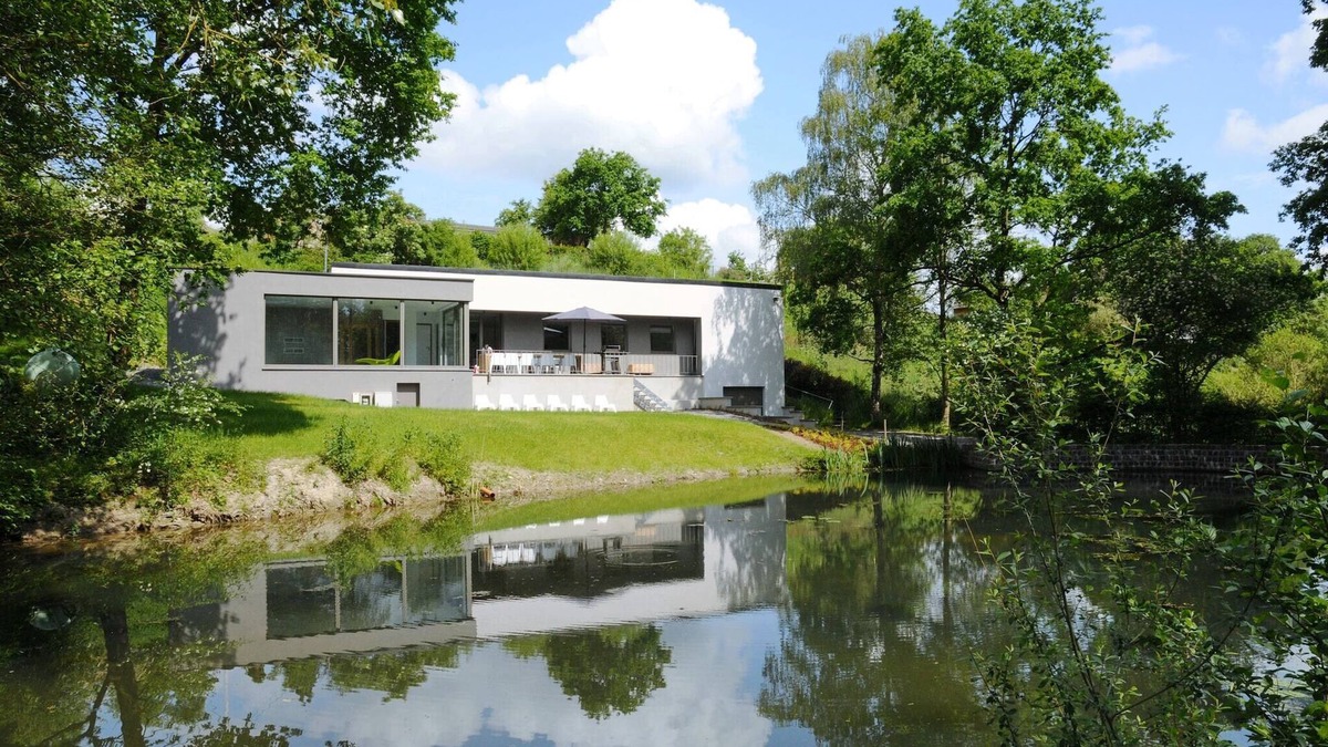 Somme-Leuze House | Holiday Home in Noiseux with Indoor Pool