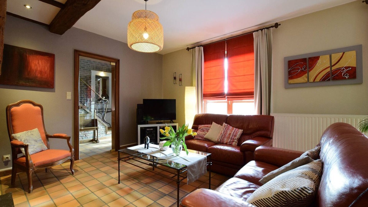 Bastogne House | Holiday Home in Noville with Garden & BBQ
