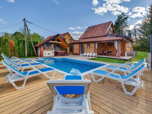 Gornje Dubrave House | Holiday Home in Ogulin with Pool & Rafting