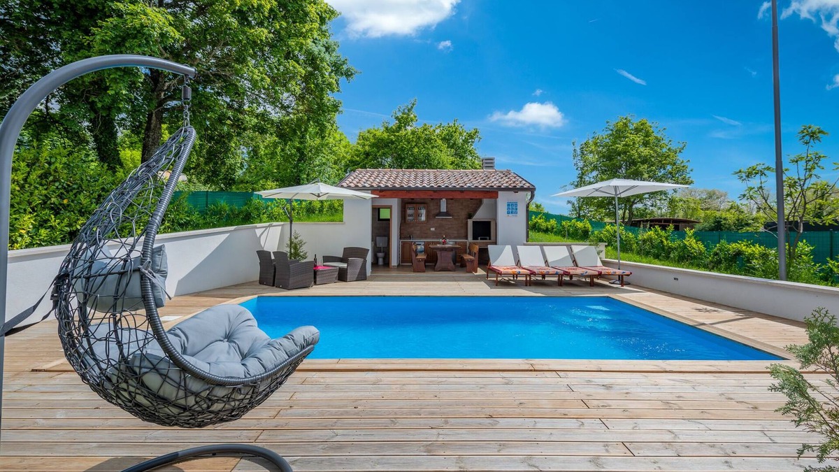 Lindar House | Holiday Home in Pazin with Private Pool