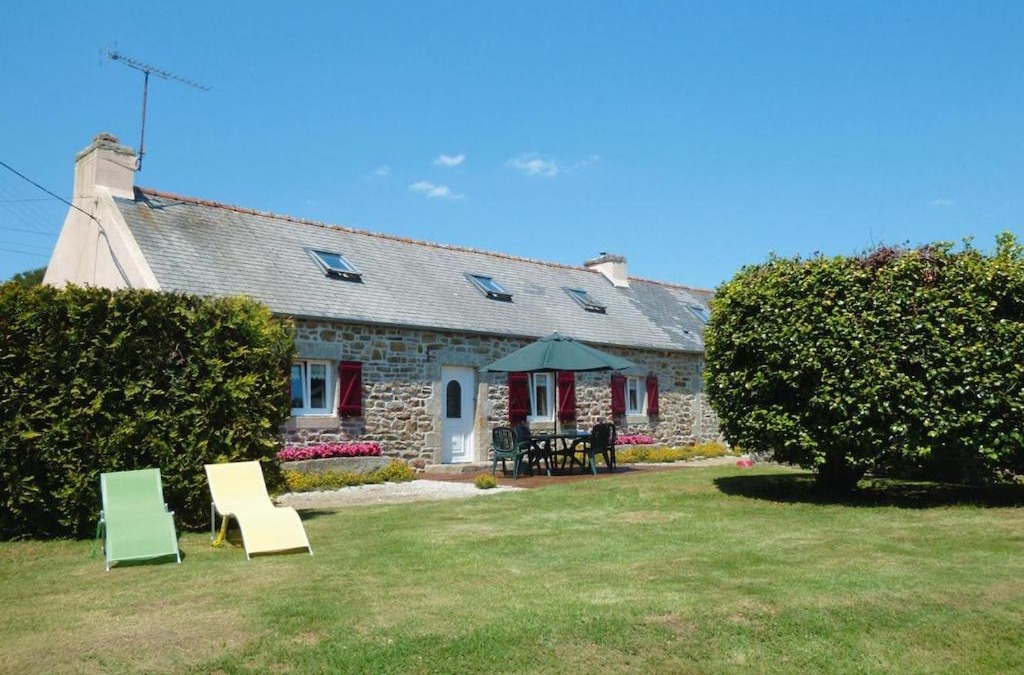 Plogonnec House | Holiday Home in Plogonnec near Sandy Beaches