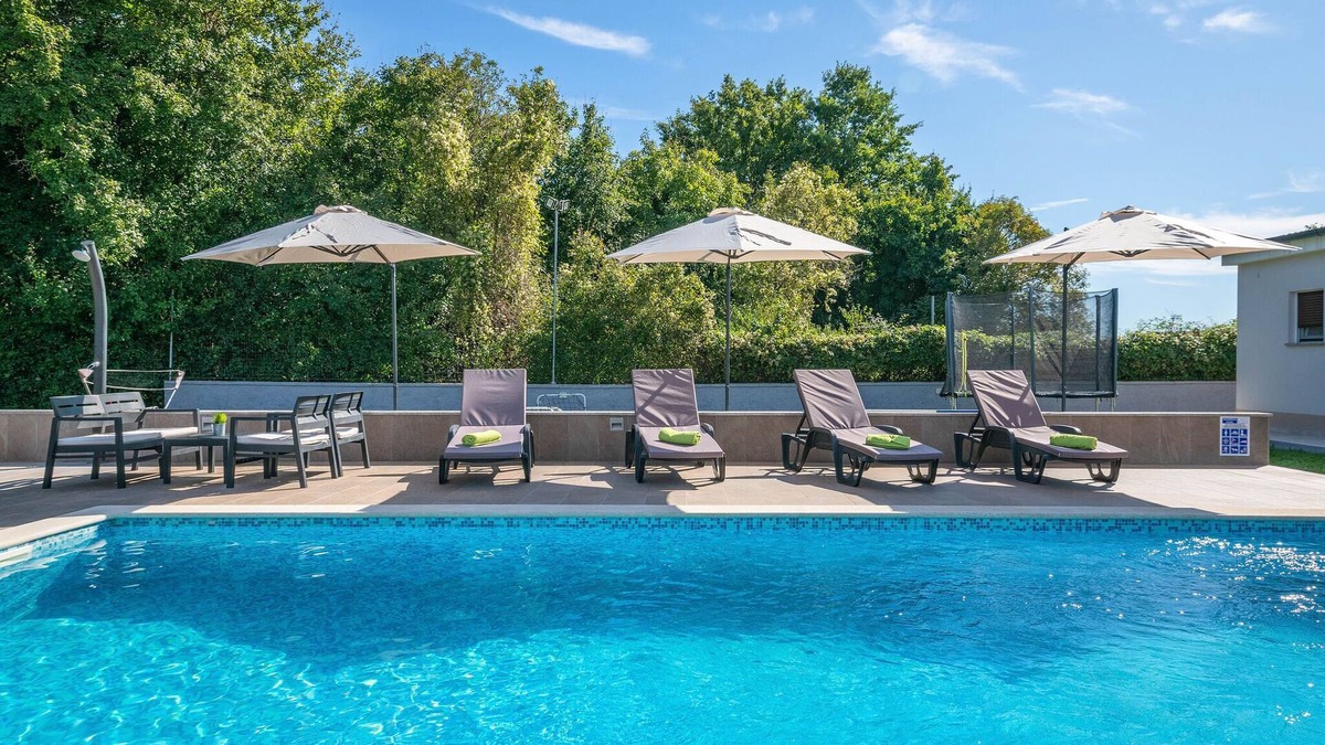 Prodol House | Holiday Home in Prodol with Private Pool