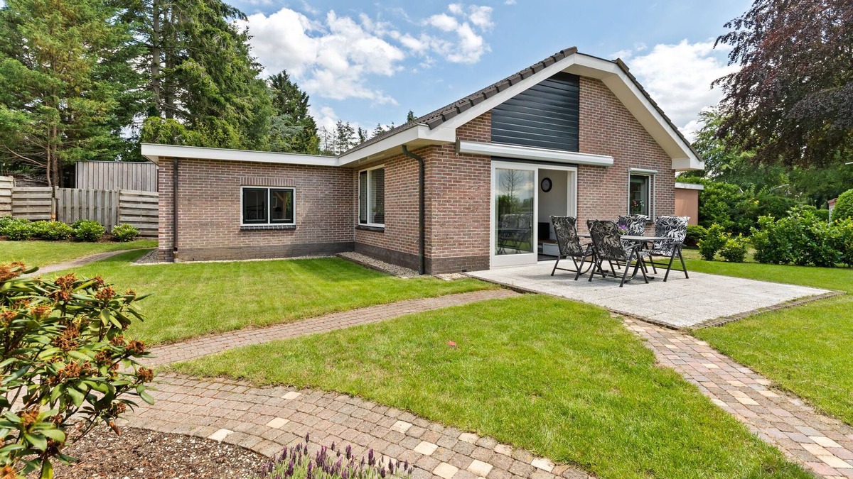 Krachtighuizen House | Holiday Home in Putten near Veluwe Park