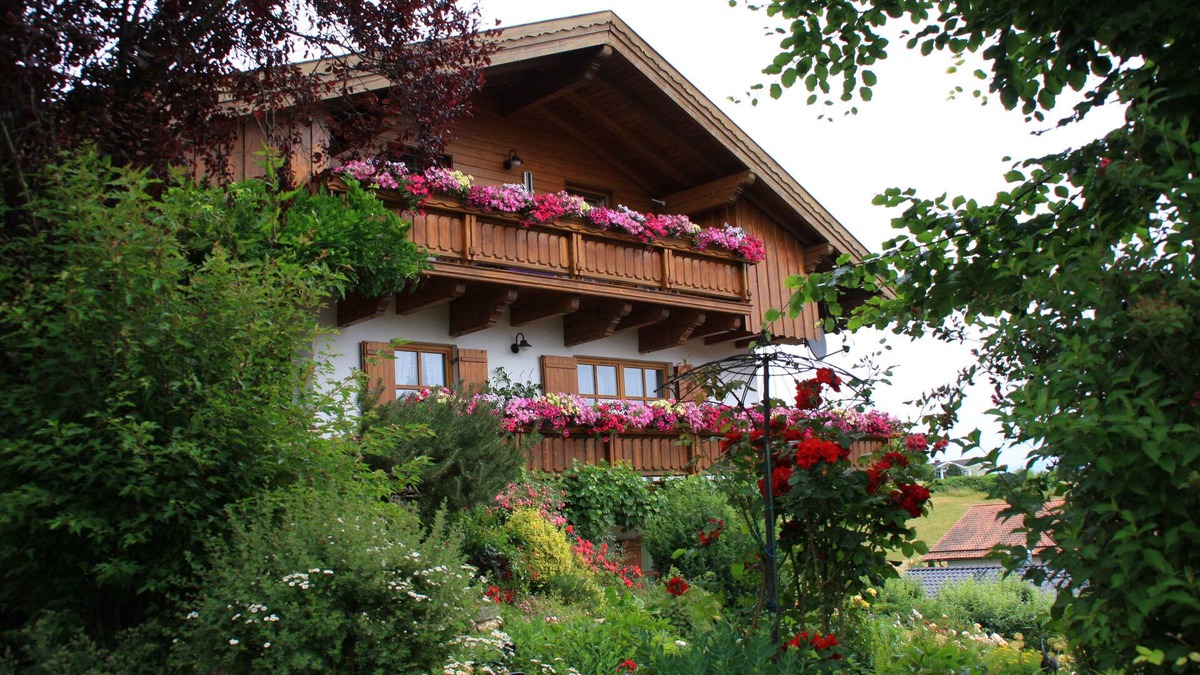 Regen Apartment | Holiday home in quiet location with terace and panoramic view