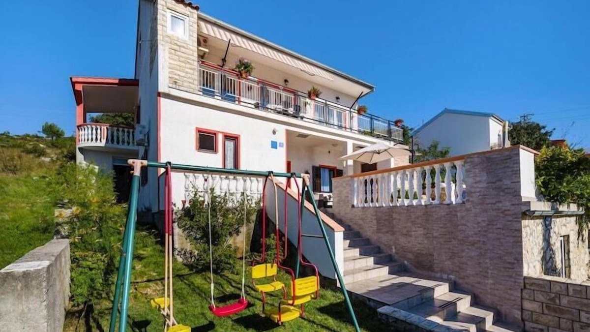 Rovanjska House | Holiday Home in Rovanjska with Sea Views
