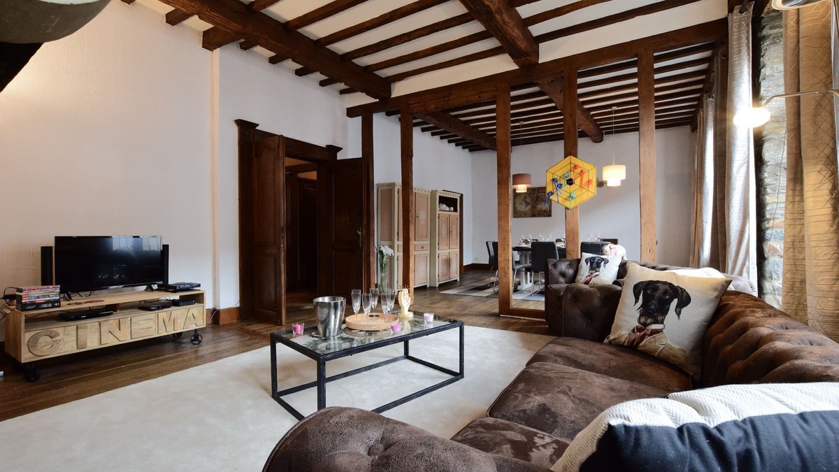 Lorcy House | Holiday Home in Saint-Hubert with Fenced Garden