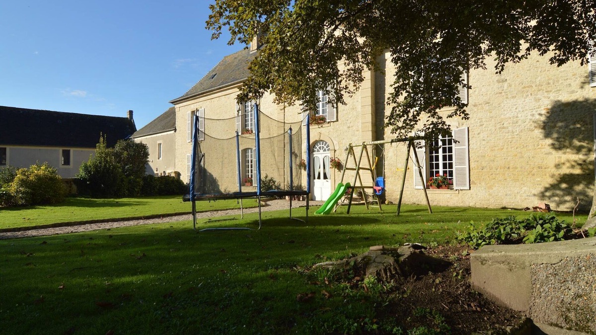 Osmanville House | Holiday Home in Saint-Clément near the Sea