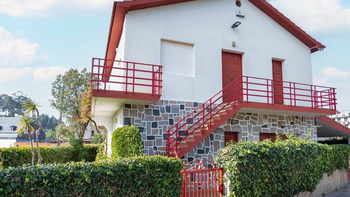 A Lanzada House | Holiday Home in Sanxenxo near Beach
