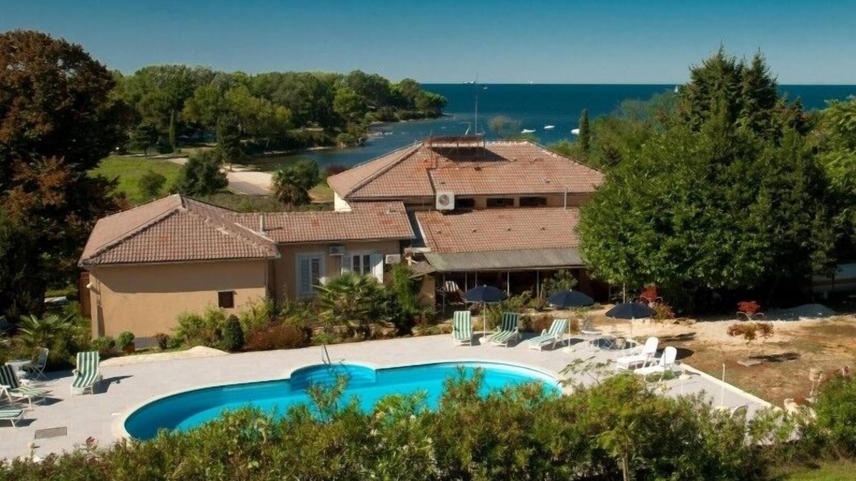 Savudrija House | Holiday Home in Savudrija with Terrace, Air condition, WIFI, Washing machine (123-11)