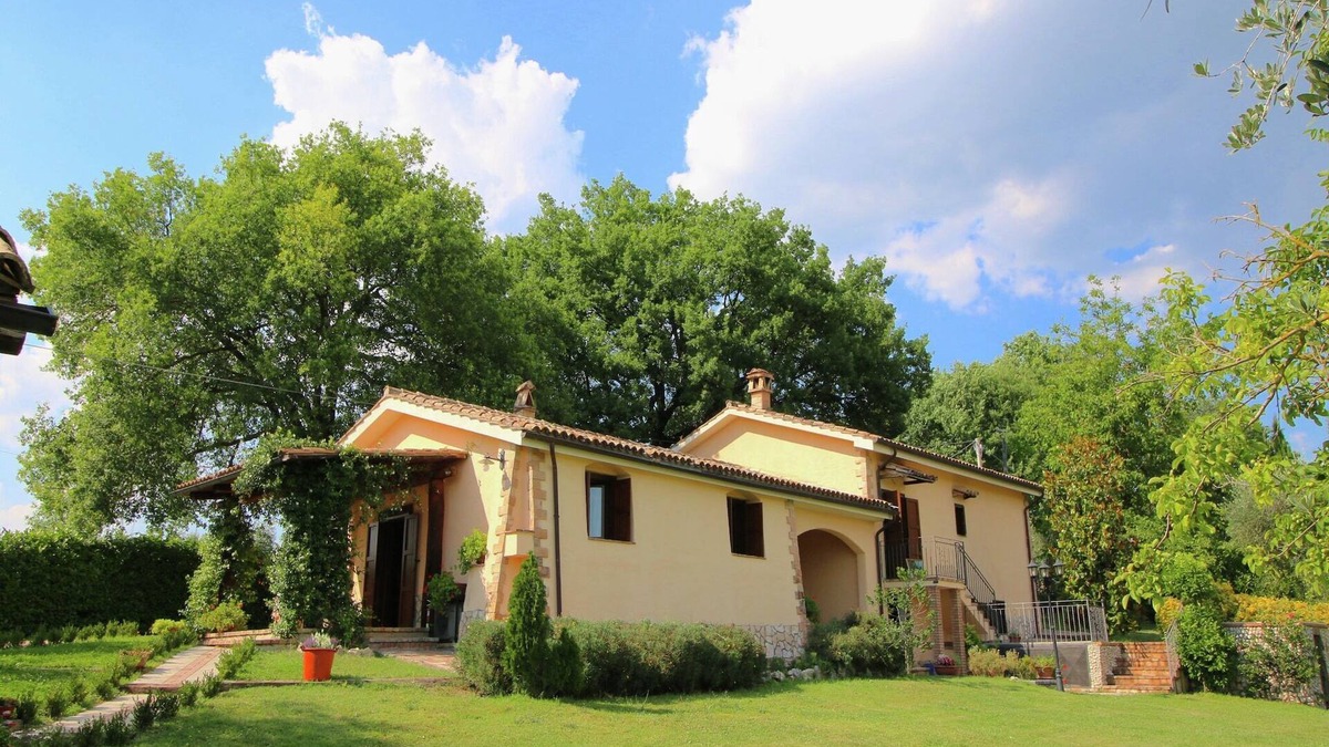 Selci House | Holiday home in Selci with pool