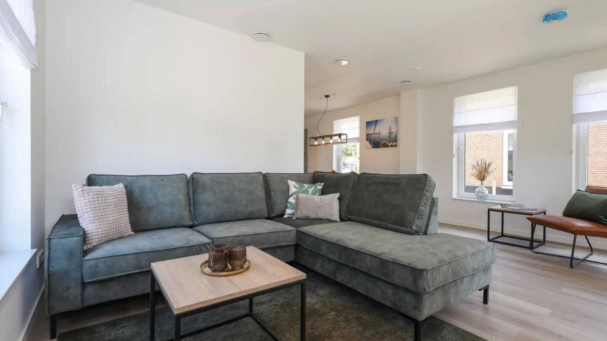Municipality of Nissewaard House | Holiday Home in Simonshaven by Lake Beach
