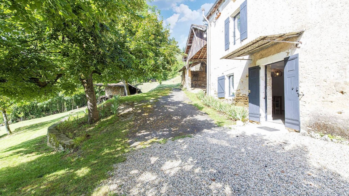 Soturac House | Holiday Home in Soturac with Private Pool